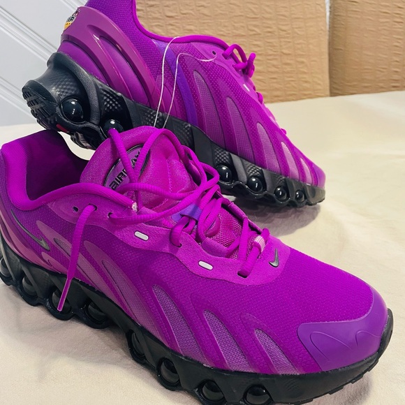Nike Women's Purple Athletic Shoes - Picture 5 of 6
